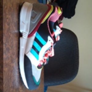 Men's ADIDAS 10 1/2 Shoes-RARE COLORWAY